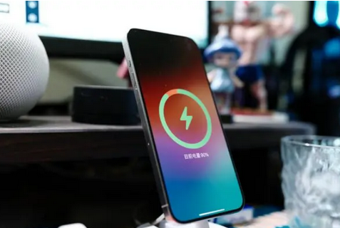 峨蔓镇苹果15换屏服务分享用什么充电器给iPhone15充电更好 