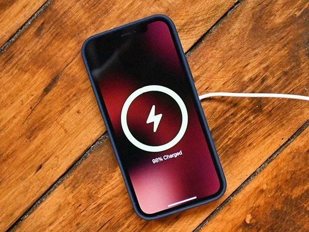 峨蔓镇苹果手机维修分享iPhone 12可以随便充电吗 